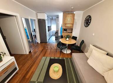 Trosoban stan, Rijeka, Donja Vežica, prodaja, 294000 €, 53 m2