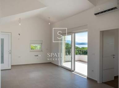 Trosoban stan, Posedarje, prodaja, 280000 €, 98 m2