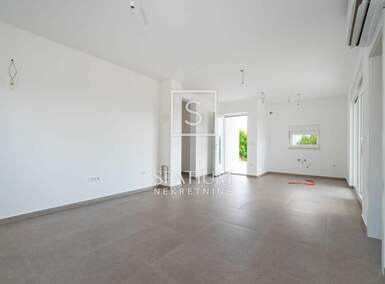 Trosoban stan, Posedarje, prodaja, 250000 €, 92 m2