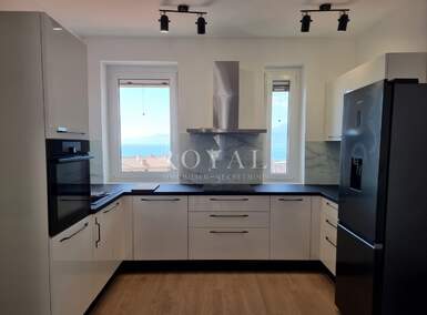 Trosoban stan, Rijeka, Belveder, najam, 700 €, 56 m2