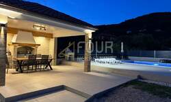 Trosoban stan, Rab, Banjol, prodaja, 390000 €, 92 m2