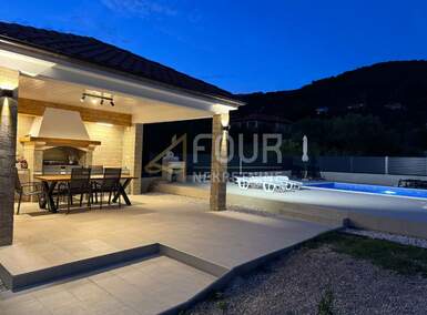 Trosoban stan, Rab, Banjol, prodaja, 390000 €, 92 m2