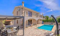 Kuca, Krk, prodaja, 890000 €, 330 m2