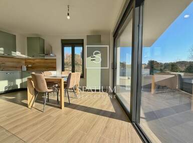 Trosoban stan, Poreč, prodaja, 396000 €, 71 m2