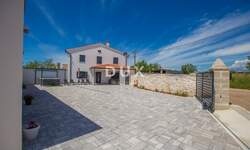 Kuca, Bale, prodaja, 450000 €, 183 m2