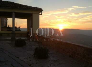 Kuca, Motovun, prodaja, 460000 €, 250 m2