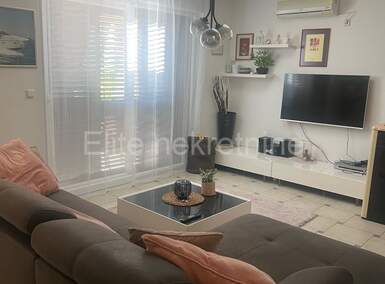 Trosoban stan, Krk, Pinezići, prodaja, 345000 €, 75 m2