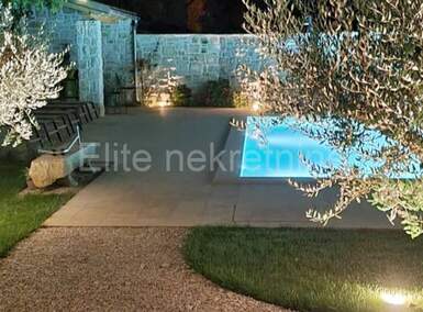 Kuca, Poreč, prodaja, 618000 €, 200 m2