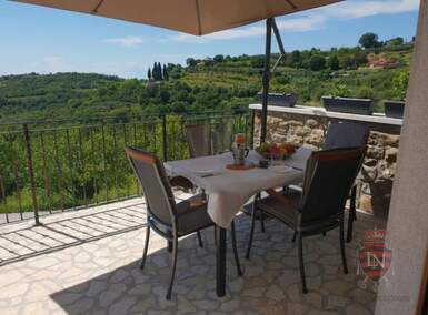 Kuca, Buje, prodaja, 335000 €, 308 m2