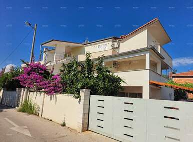 Kuca, Premantura, prodaja, 700000 €, 240 m2