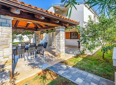 Kuca, Medulin, prodaja, 550000 €, 200 m2