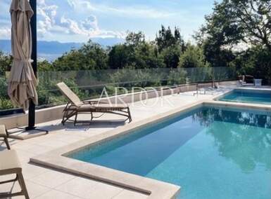 Cetvorosoban stan, Kostrena, najam, 2200 €, 140 m2