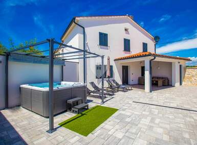 Kuca, Bale, prodaja, 450000 €, 180 m2