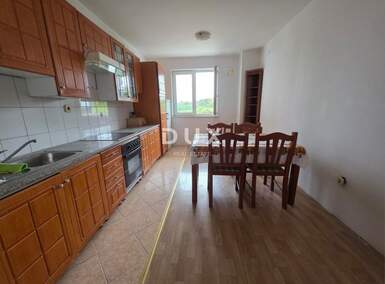 Trosoban stan, Pula, Vidikovac, prodaja, 176000 €, 61 m2