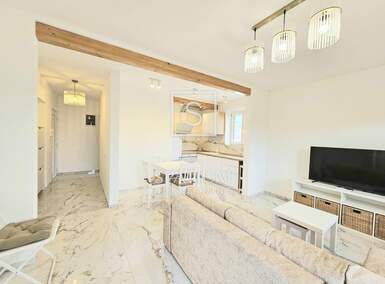 Trosoban stan, Pula, najam, 900 €, 64 m2