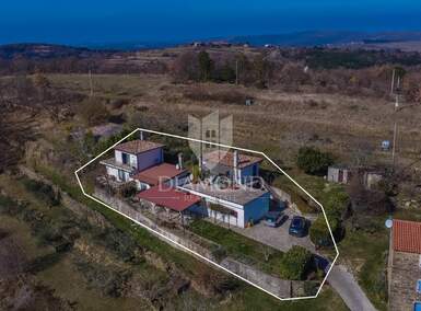 Kuca, Buje, prodaja, 300000 €, 253 m2