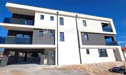 Trosoban stan, Vrbnik, prodaja, 590000 €, 100 m2