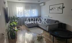 Trosoban stan, Rijeka, Srdoči, prodaja, 309000 €, 70 m2