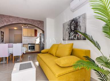 Trosoban stan, Kostrena, najam, 1000 €, 65 m2