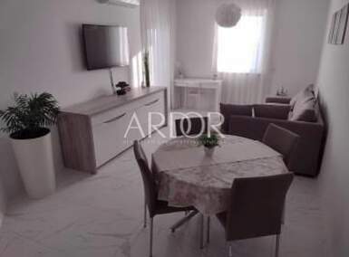 Dvosoban stan, Rijeka, Srdoči, najam, 900 €, 50 m2
