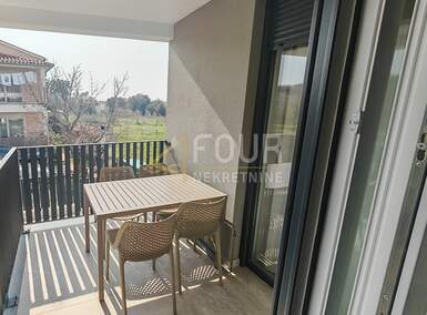 Trosoban stan, Pula, Veli vrh, najam, 900 €, 55 m2