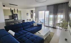 Trosoban stan, Kostrena, Rožmanići, najam, 1800 €, 134 m2