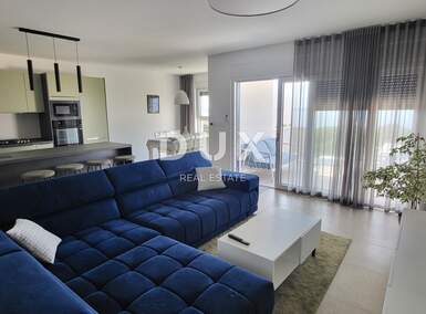 Trosoban stan, Kostrena, Rožmanići, najam, 1800 €, 134 m2