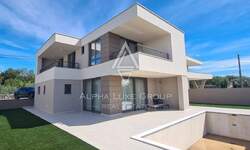 Kuca, Krk, Linardići, prodaja, 840000 €, 165 m2