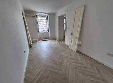 Poslovni prostor, Rijeka, Centar, najam, 800 €, 64 m2