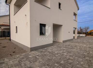 Kuca, Krk, prodaja, 665000 €, 190 m2