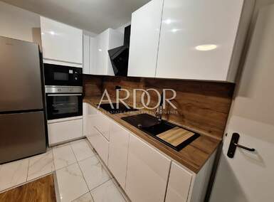 Trosoban stan, Rijeka, Donja Vežica, najam, 750 €, 54 m2