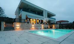 Kuca, Kostrena, najam, 3500 €, 220 m2