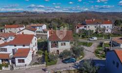 Kuca, Buje, prodaja, 320000 €, 129 m2