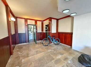 Poslovni prostor, Poreč, prodaja, 1200 €, 40 m2