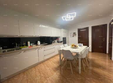 Kuca, Rovinj, prodaja, 1750000 €, 205 m2