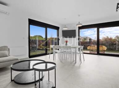 Stan, Poreč, prodaja, 570000 €, 180 m2