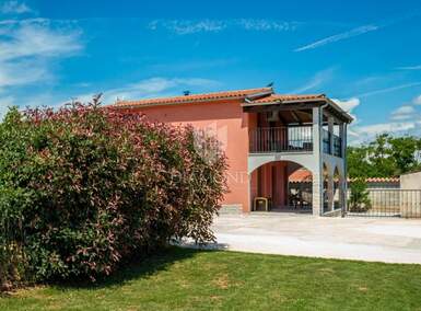 Kuca, Pula, Valdebek, prodaja, 600000 €, 280 m2