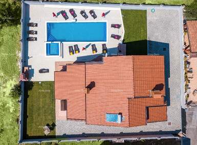 Kuca, Pula, Valdebek, prodaja, 750000 €, 360 m2