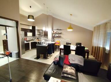 Trosoban stan, Rijeka, Srdoči, prodaja, 280000 €, 81 m2