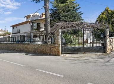 Kuca, Ližnjan, prodaja, 460000 €, 350 m2