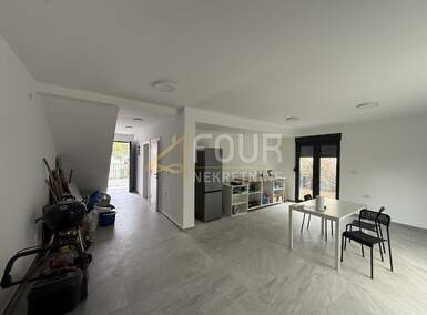 Stan, Poreč, prodaja, 490000 €, 168 m2