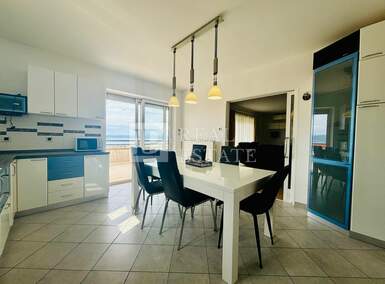 Cetvorosoban stan, Novi Vinodolski, prodaja, 350000 €, 120 m2