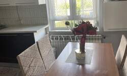 Trosoban stan, Čavle, najam, 700 €, 90 m2