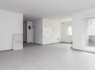 Trosoban stan, Pula, prodaja, 285000 €, 93 m2