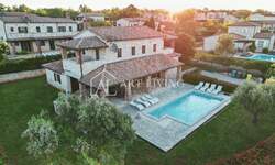 Kuca, Poreč, prodaja, 570000 €, 260 m2