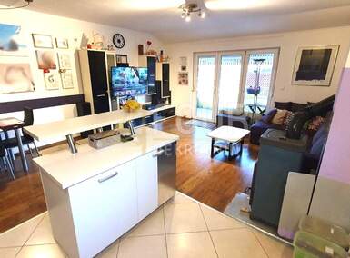 Trosoban stan, Viškovo, prodaja, 260000 €, 86 m2