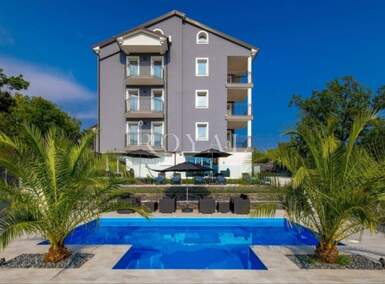 Cetvorosoban stan, Viškovo, Sroki, prodaja, 412000 €, 155 m2