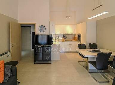 Dvosoban stan, Umag, prodaja, 300000 €, 59 m2