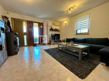 Dvosoban stan, Crikvenica, prodaja, 245000 €, 75 m2