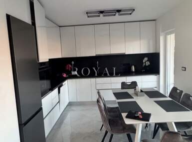 Trosoban stan, Dobrinj, Šilo, prodaja, 375000 €, 100 m2
